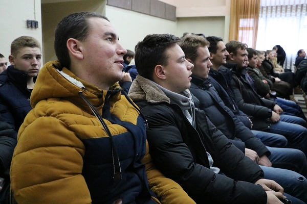 в актовом зале