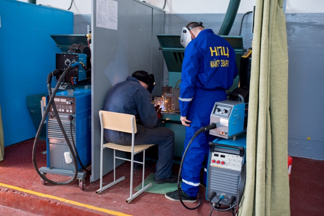На базі нашого навчально-практичного центру проводиться курсова підготовка слухачів з професії «Електрозварник ручного зварювання»
